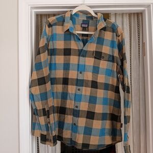 Patagonia Blue and Tan Plaid Casual Button Down Shirt